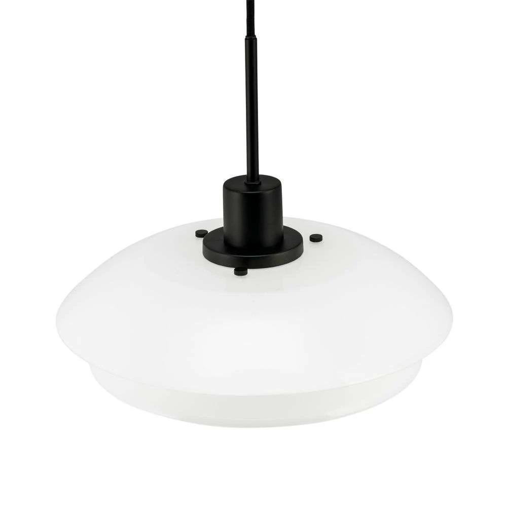 Dyberg Larsen DL31 -riipuslamppu, opaali/matta musta