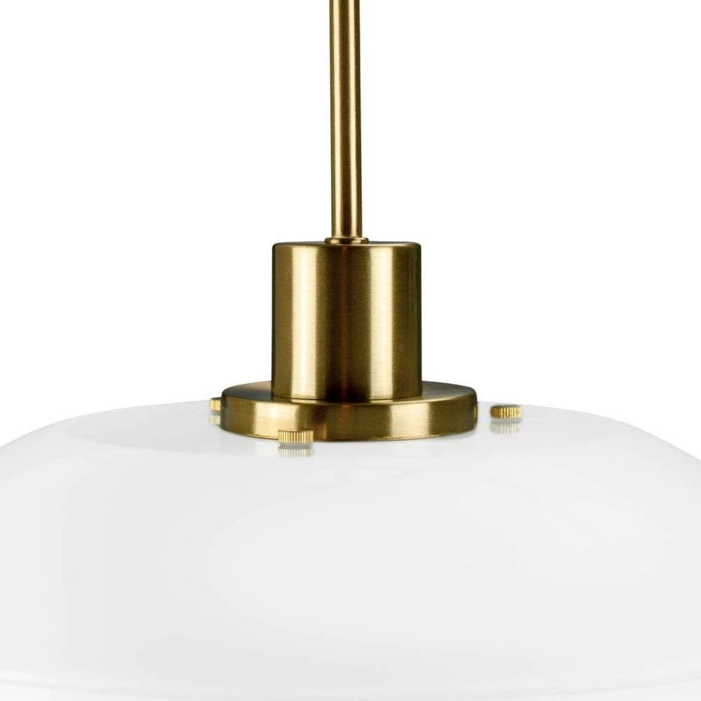 Dyberg Larsen DL31 -riipuslamppu, opaali/messinki