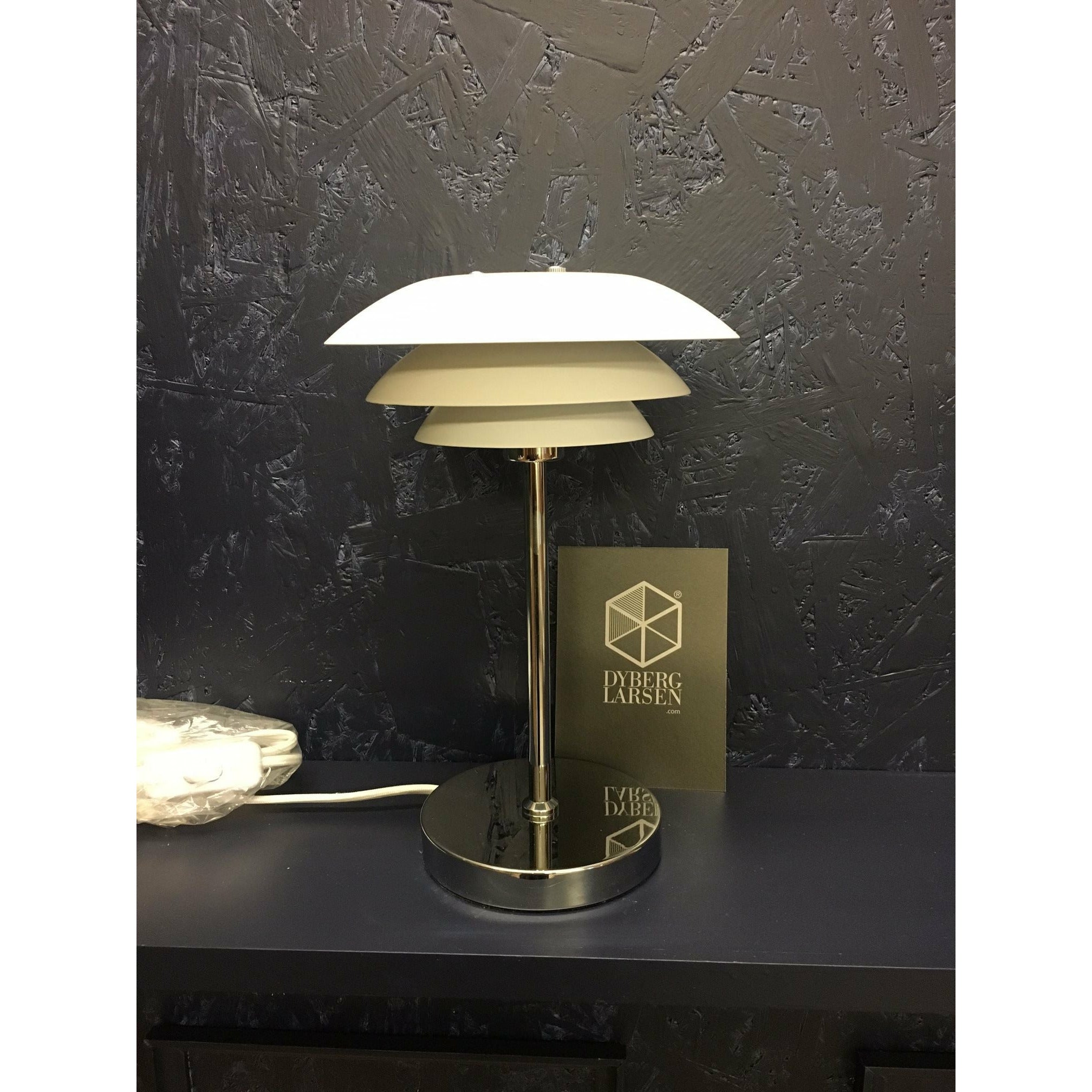 Lampada da tavolo Dyberg Larsen DL20, vetro opale