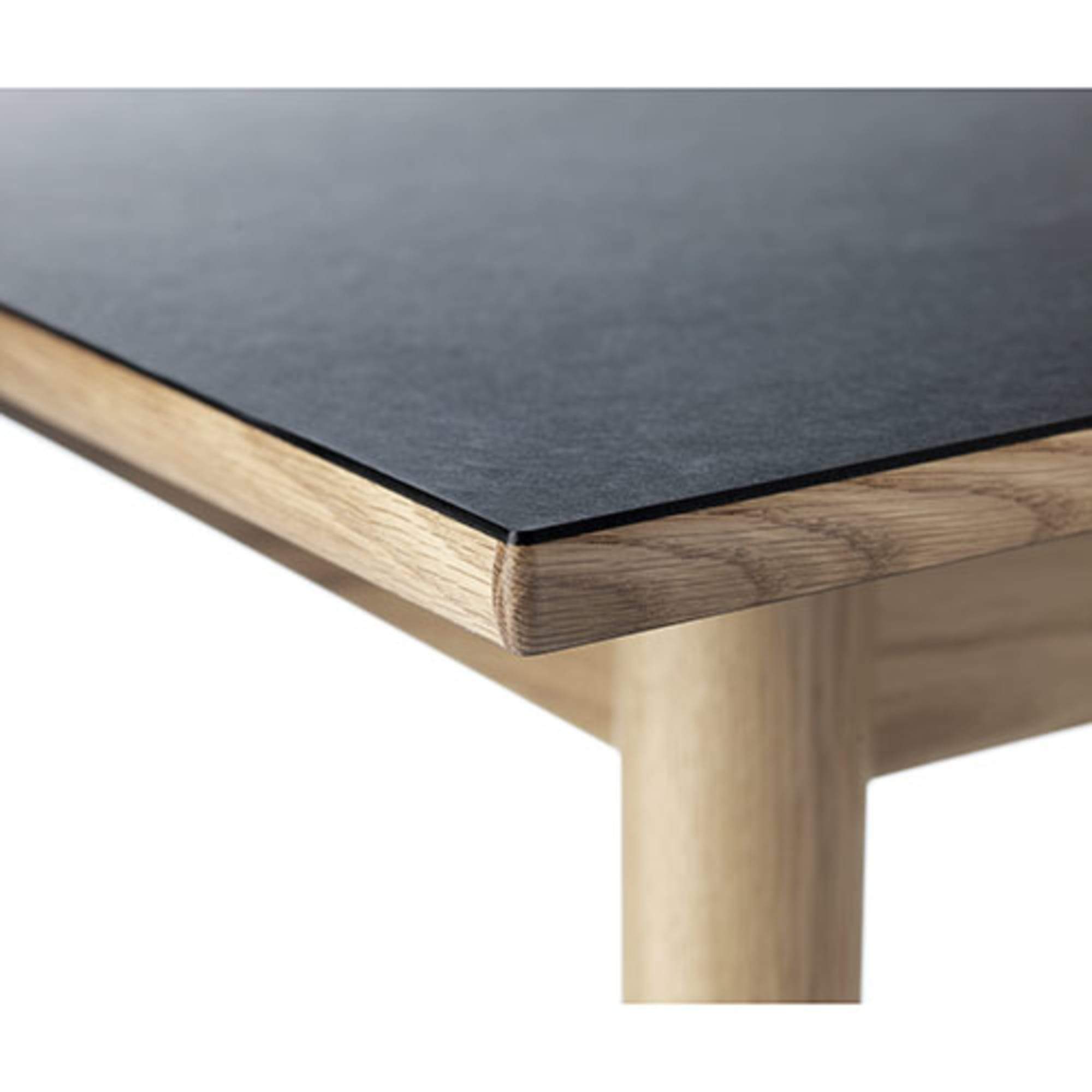 FDB MØBLER C35 Spisebord eik, svart linoleum bordplate, 82x82cm