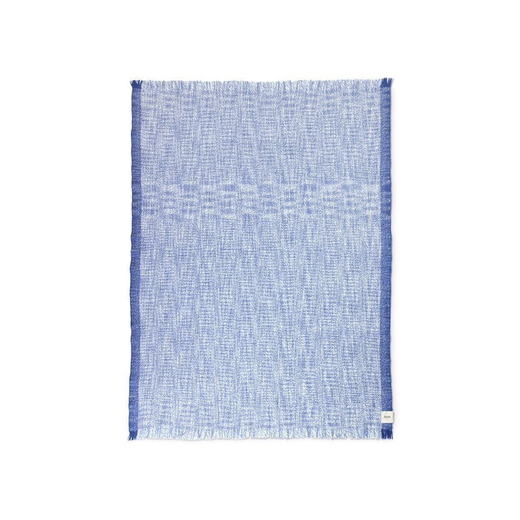 Ferm Living Couverture en laine enroulée, blanc bleu