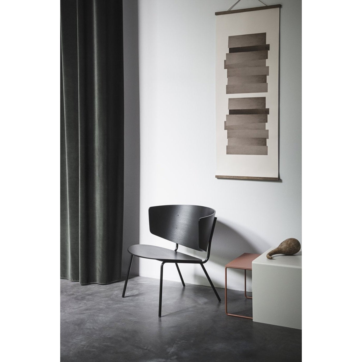 Ferm Living Herman Lounge stol, sort/mørkegrå