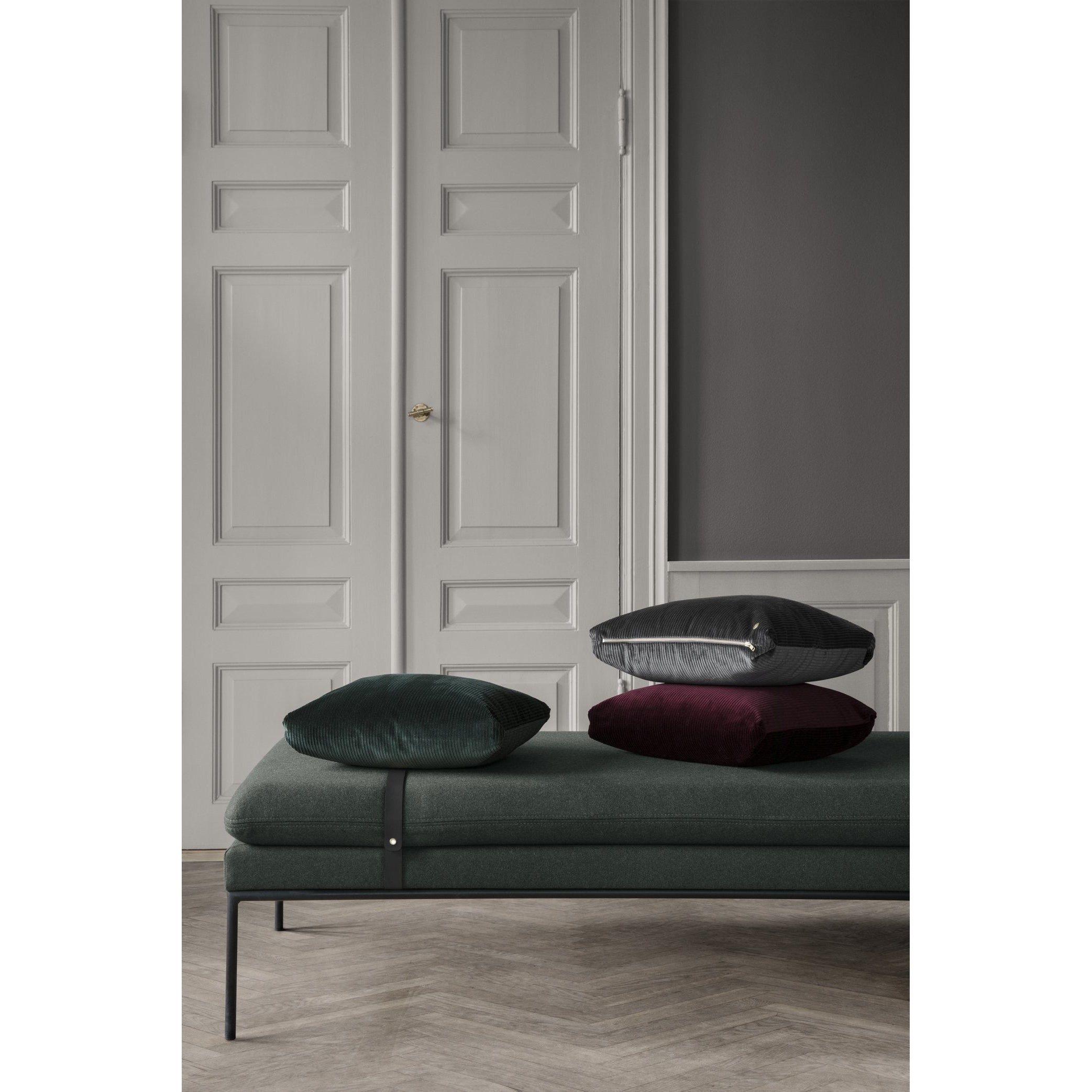 Ferm Living Turn Day Bed Fiord, massief donkergroen
