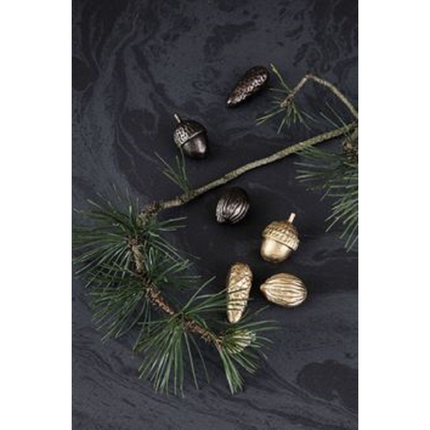 Ferm Living Winterland Treasures from the Forest, messing svart