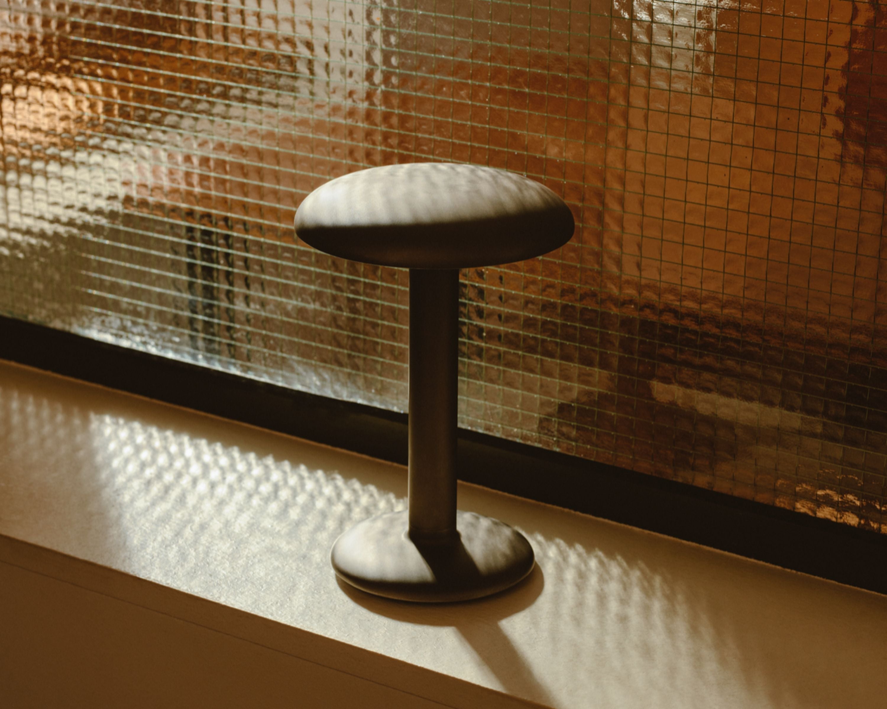 Flos Gustave Table Lamp 2700 K, rå aluminium