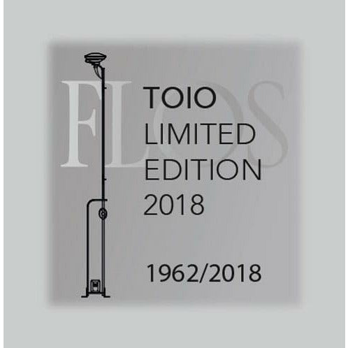 FLOS Toio Special Edition -lattiavalaisin, musta matta