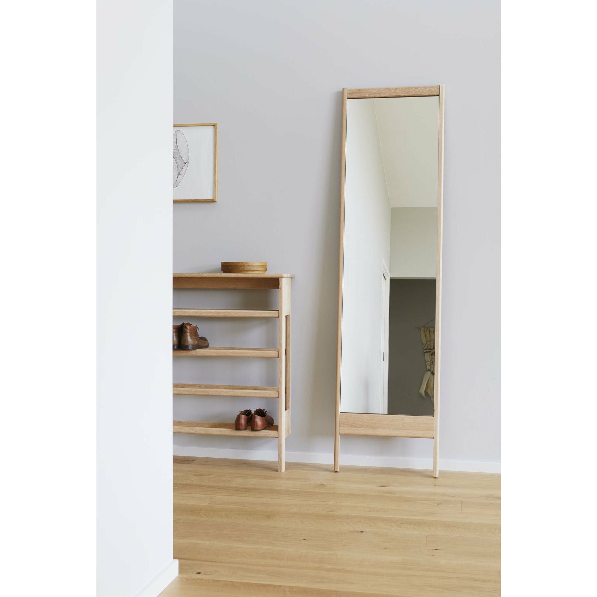 Form & Refine Un miroir de ligne. chêne blanc