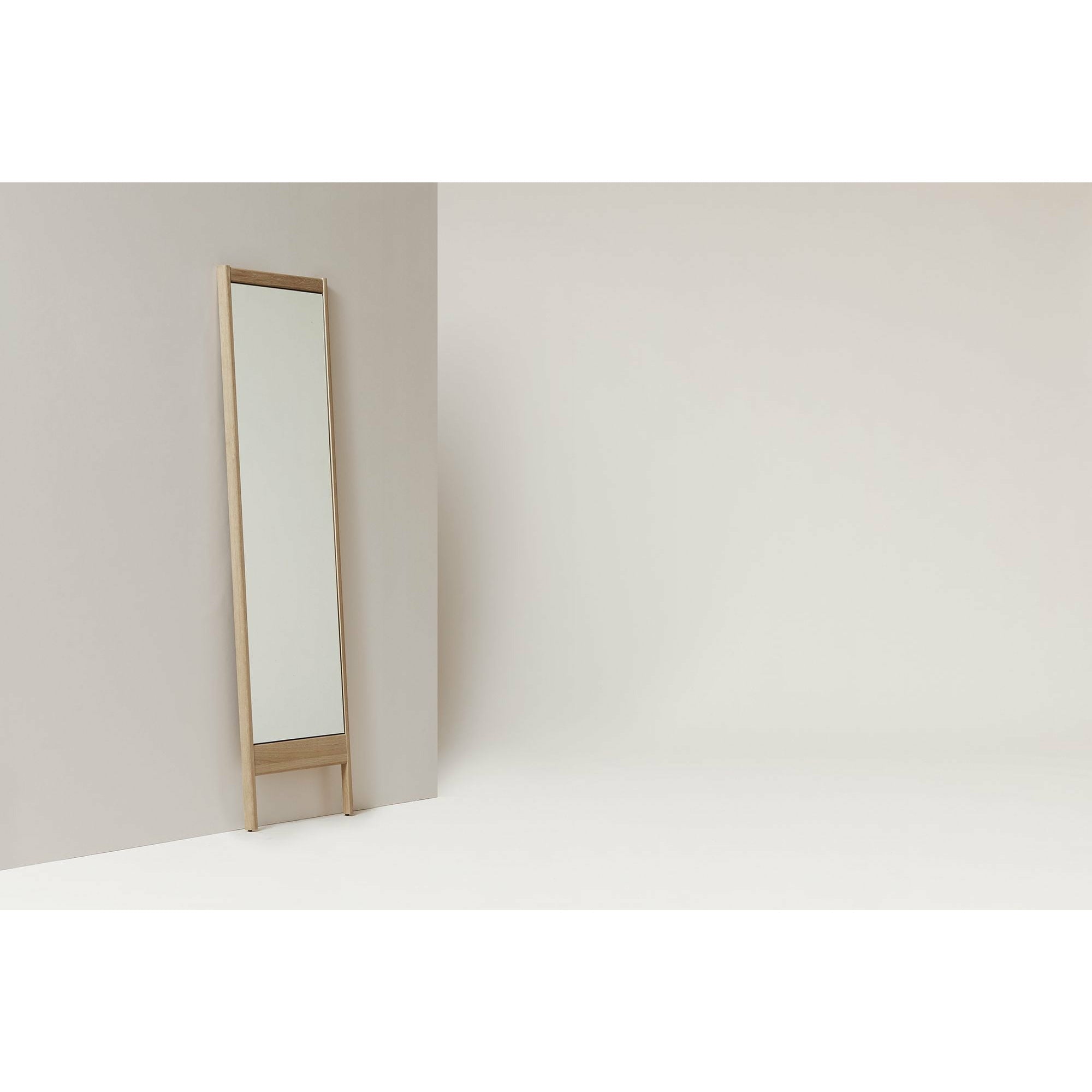 Form & Refine Un miroir de ligne. chêne blanc