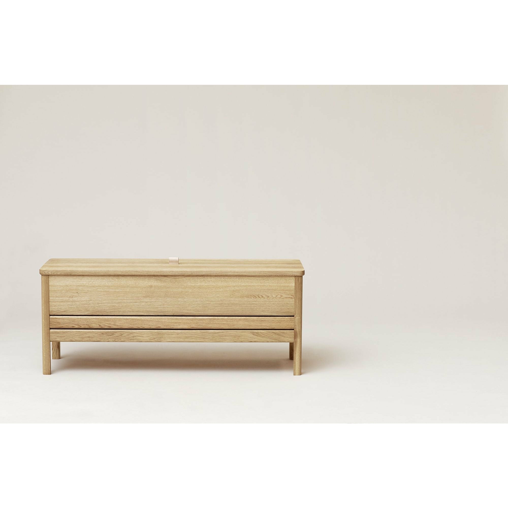 Form & Refine Un bend-bench de ligne 111 cm. Chêne à l'huile blanche