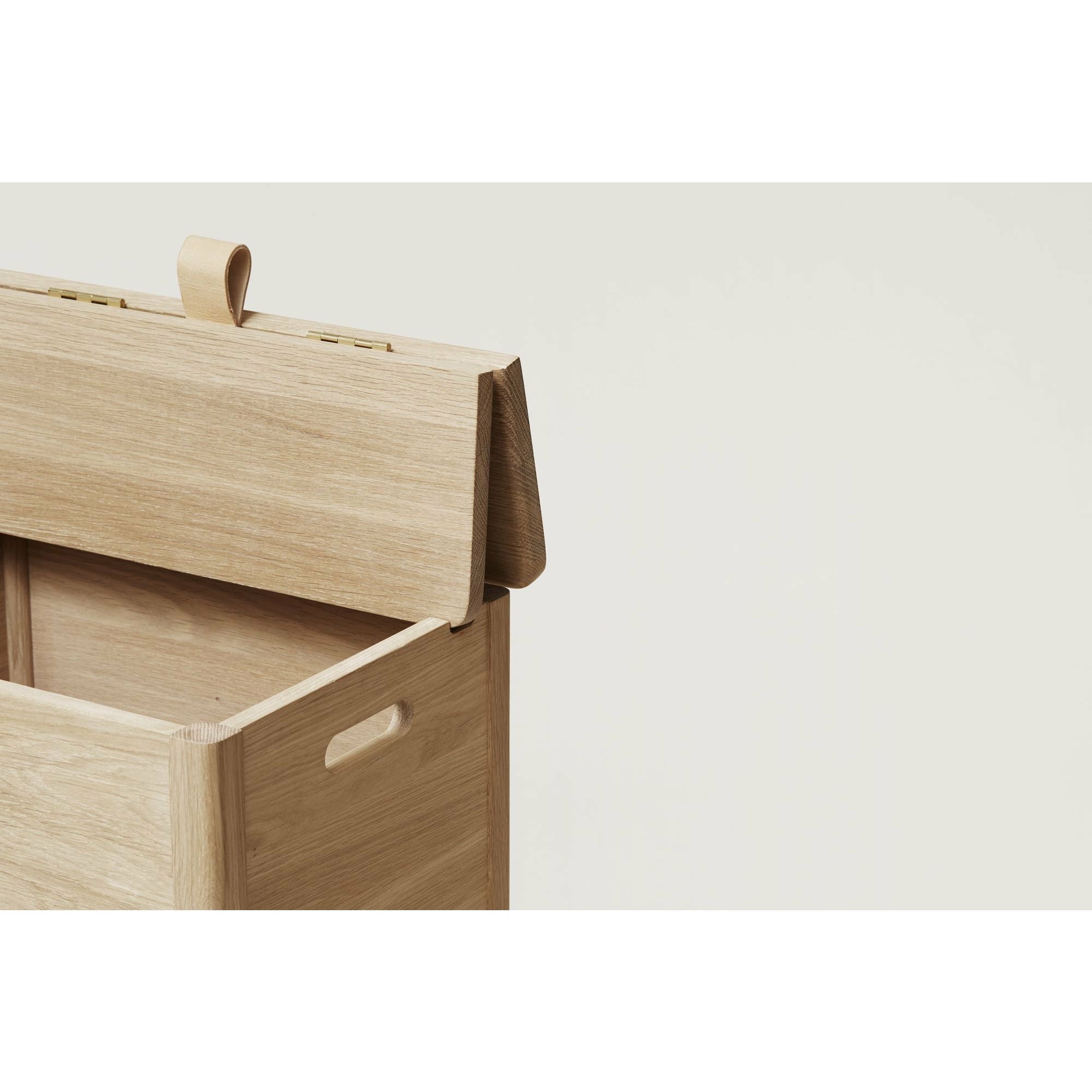 Form & Refine Une boîte à linge en ligne. chêne blanc