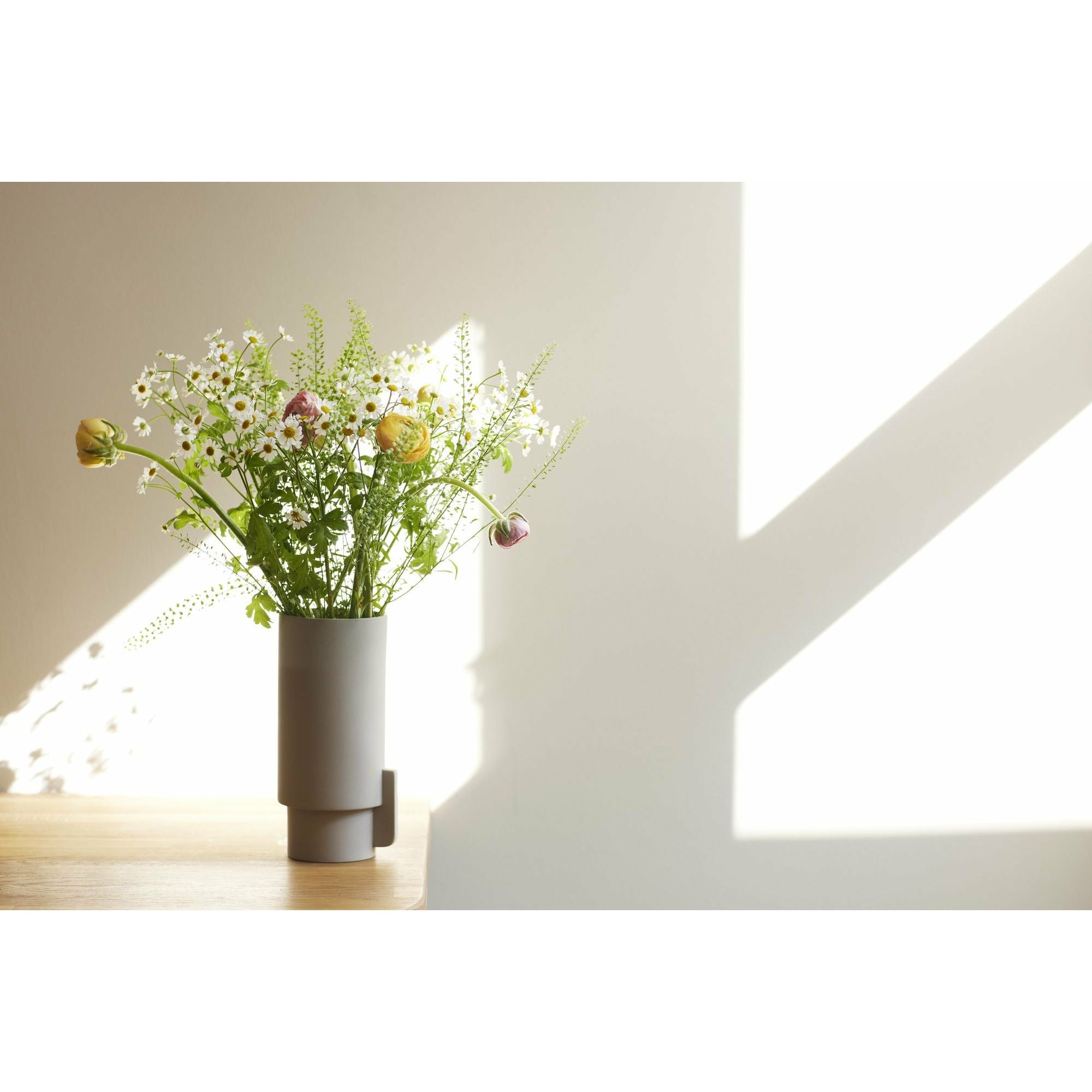 Form & Refine Alcoa Vase Large. Light Grey