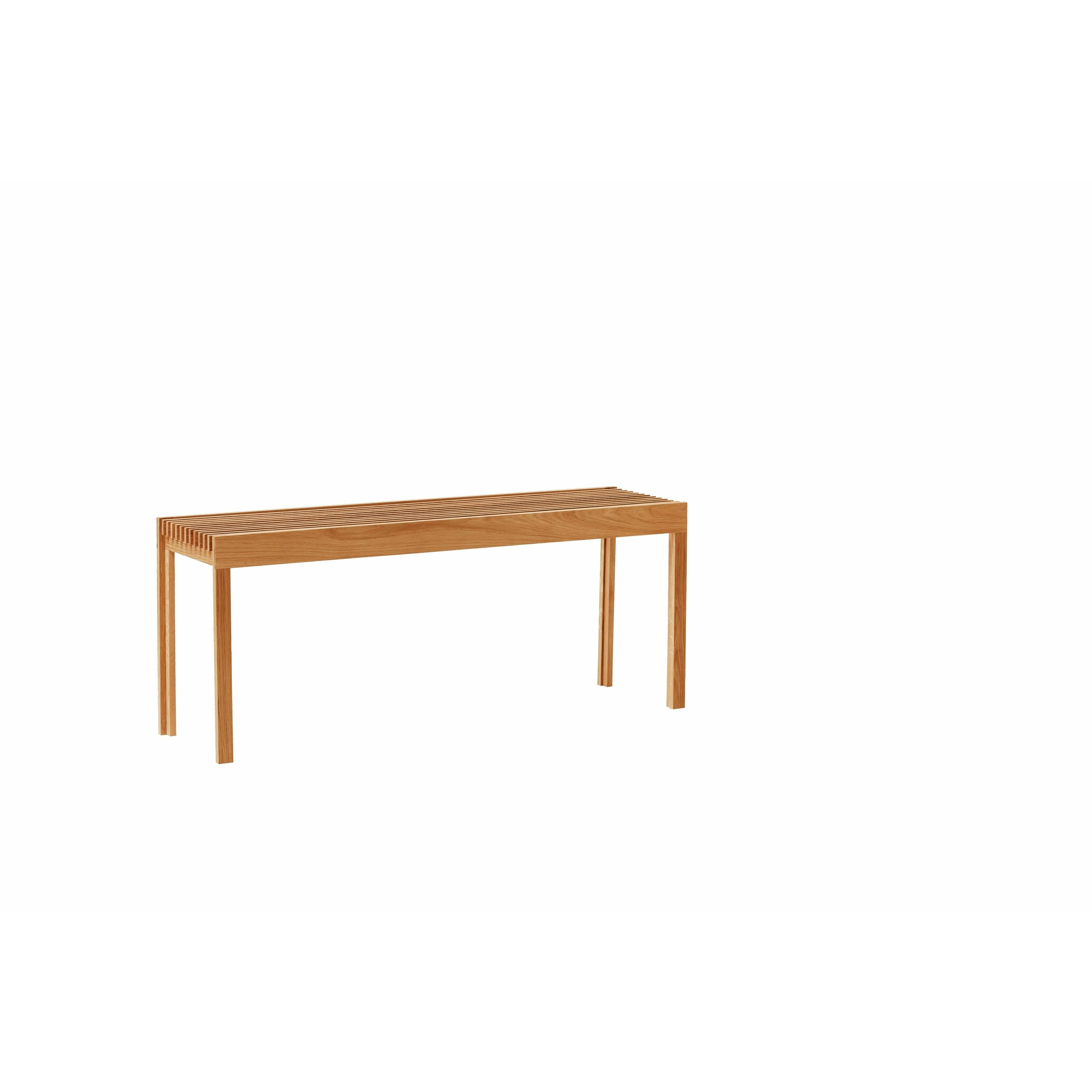 形式和完善轻便的长凳。橡木