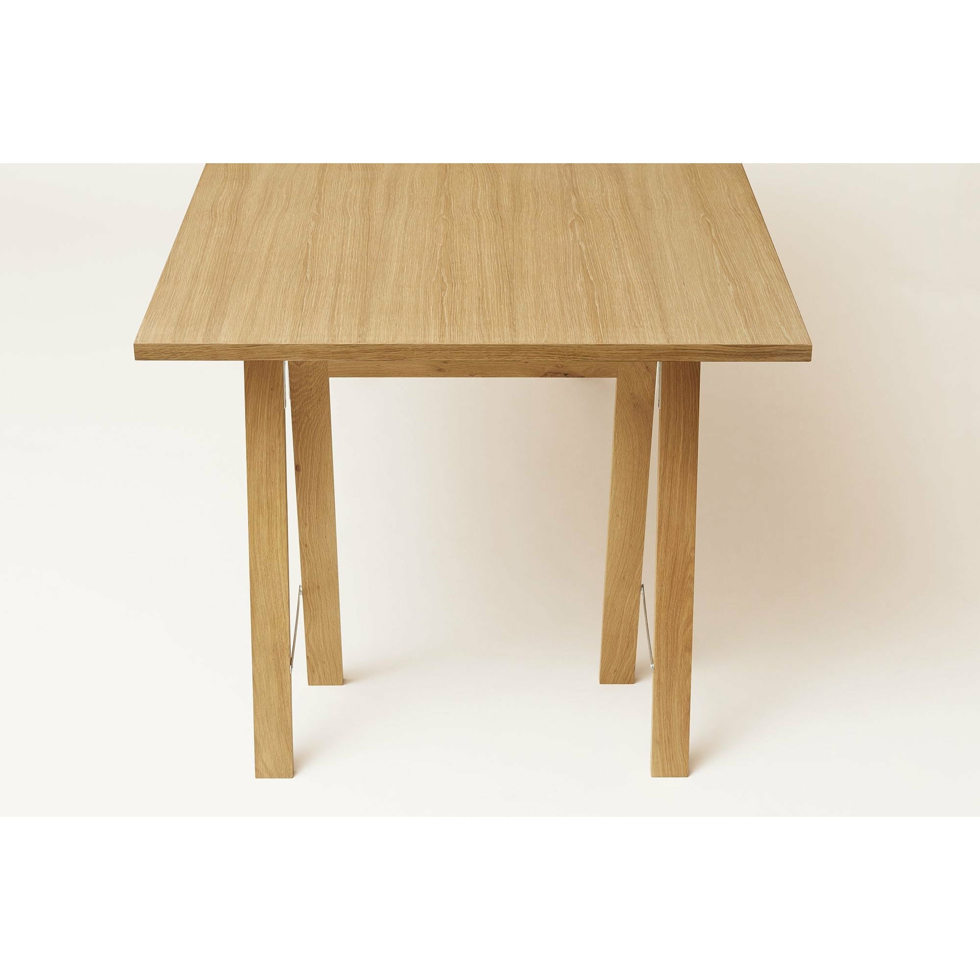 形式和完善的线性桌165x88厘米。橡木
