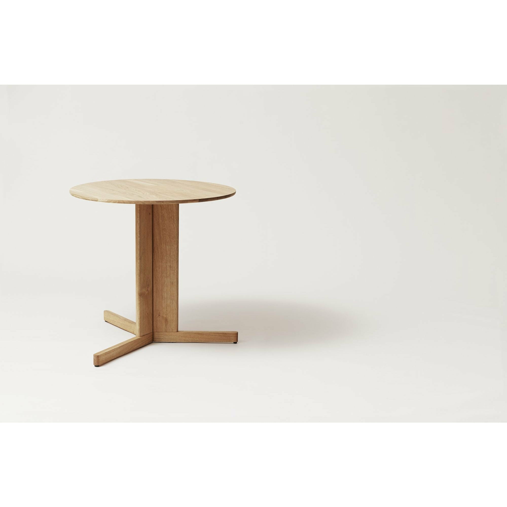 Form & Refine Trefoil -tabel Ø75 cm. witte eik