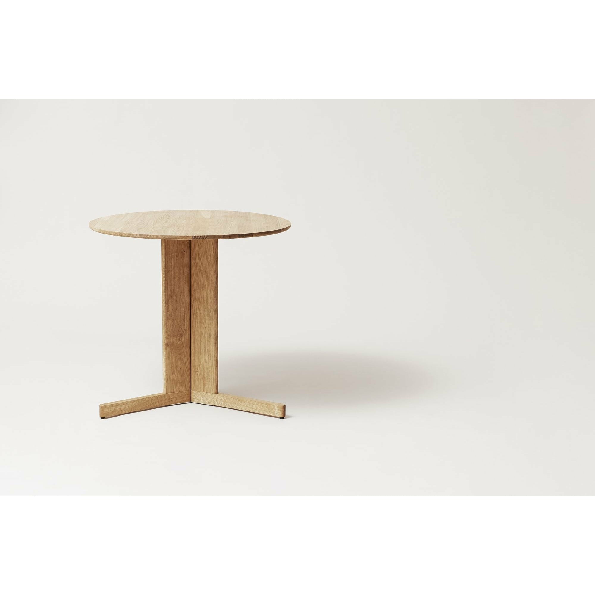 Form og avgrens Trefoil Table Ø75 cm. hvit eik