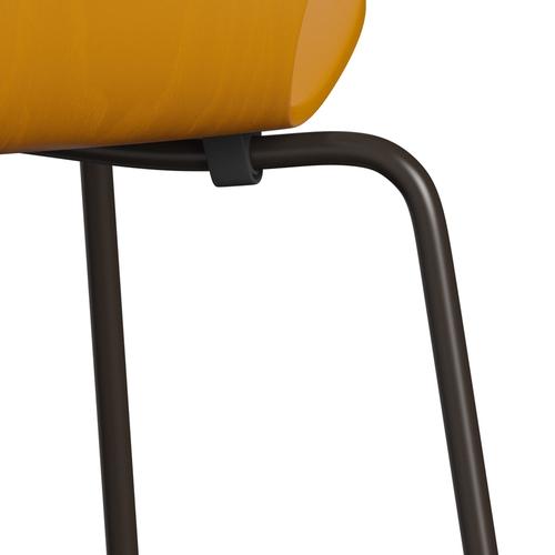 Fritz Hansen 3107 tuoli verhoiluttomana, ruskeaa pronssi-/värjätty tuhka poltettu keltainen