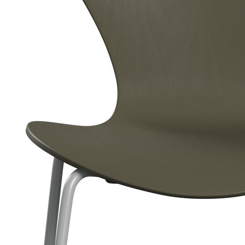 Fritz Hansen 3107 tuoli verhoilemattomana, yhdeksän harmaata/värillistä tuhka oliivinvihreää