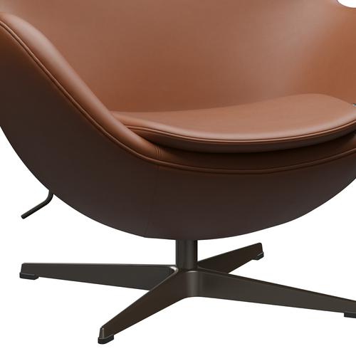Fritz Hansen Le cuir de chaise à œufs, bronze brun / noyer essentiel