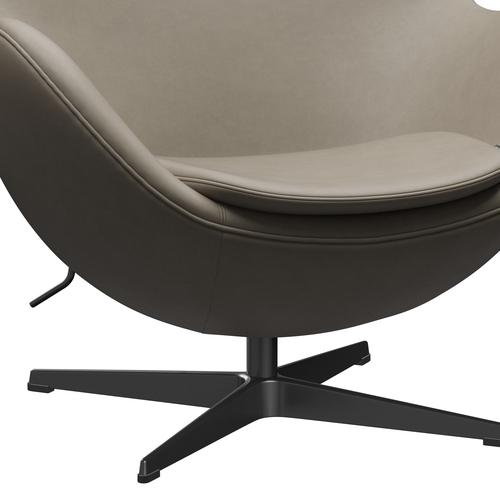 Fritz Hansen Muna -lounge -tuolin nahka, musta/välttämätön vaaleanharmaa