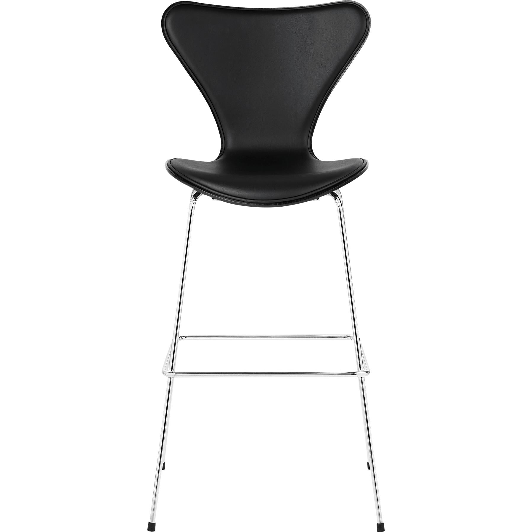 Fritz Hansen Serie 7 baarin tuolin etuverhoilu nahka 76 cm, pehmeä musta