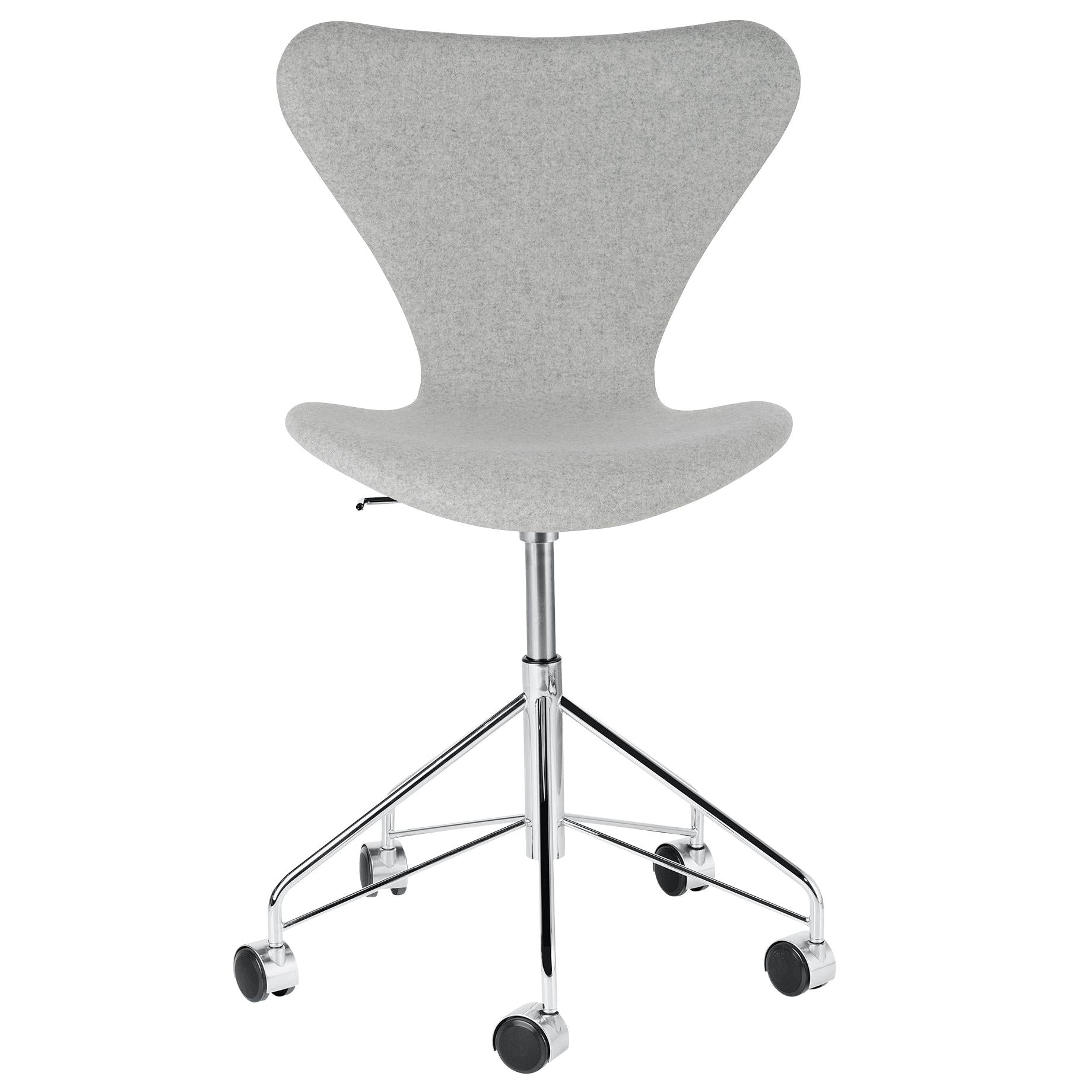 Fritz Hansen Serie 7 Swivel Chair Full Holstery Fabric, Divina Melange Light Grey
