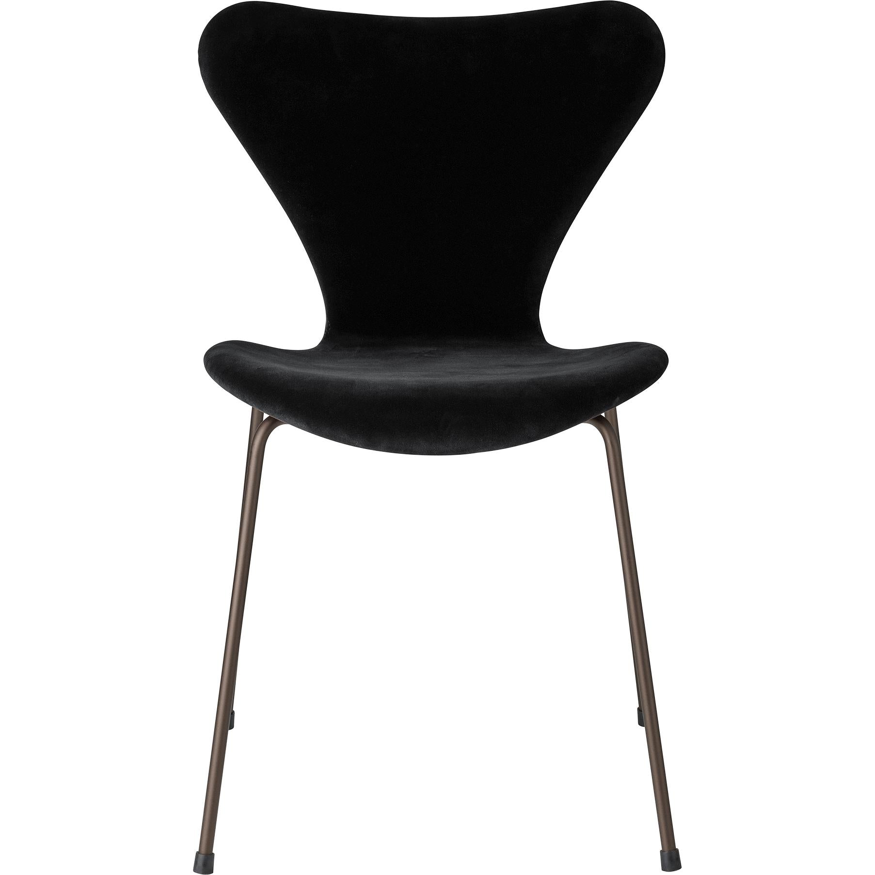 Fritz Hansen 3107椅子全套装饰，棕色青铜/贝尔法斯特天鹅绒午夜黑色