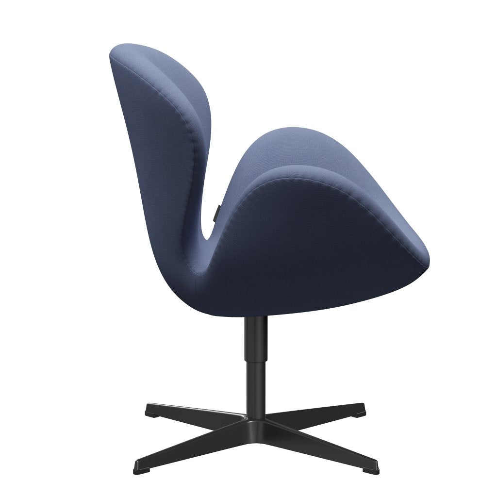 弗里茨·汉森·斯旺（Fritz Hansen Swan）休息室椅子，黑色漆/克里斯蒂安·夏夫（Christianshavn）浅蓝色uni
