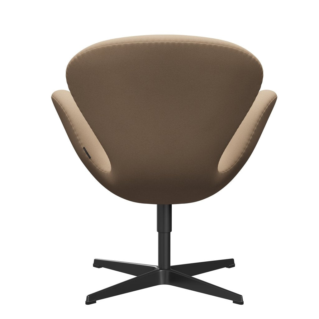Fritz Hansen Swan休息室椅子，黑色漆/舒适米色（61003）