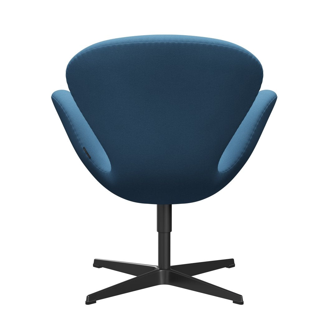 Fritz Hansen Chaise salon de cygne, noir laqué noir / confort bleu clair (01124)