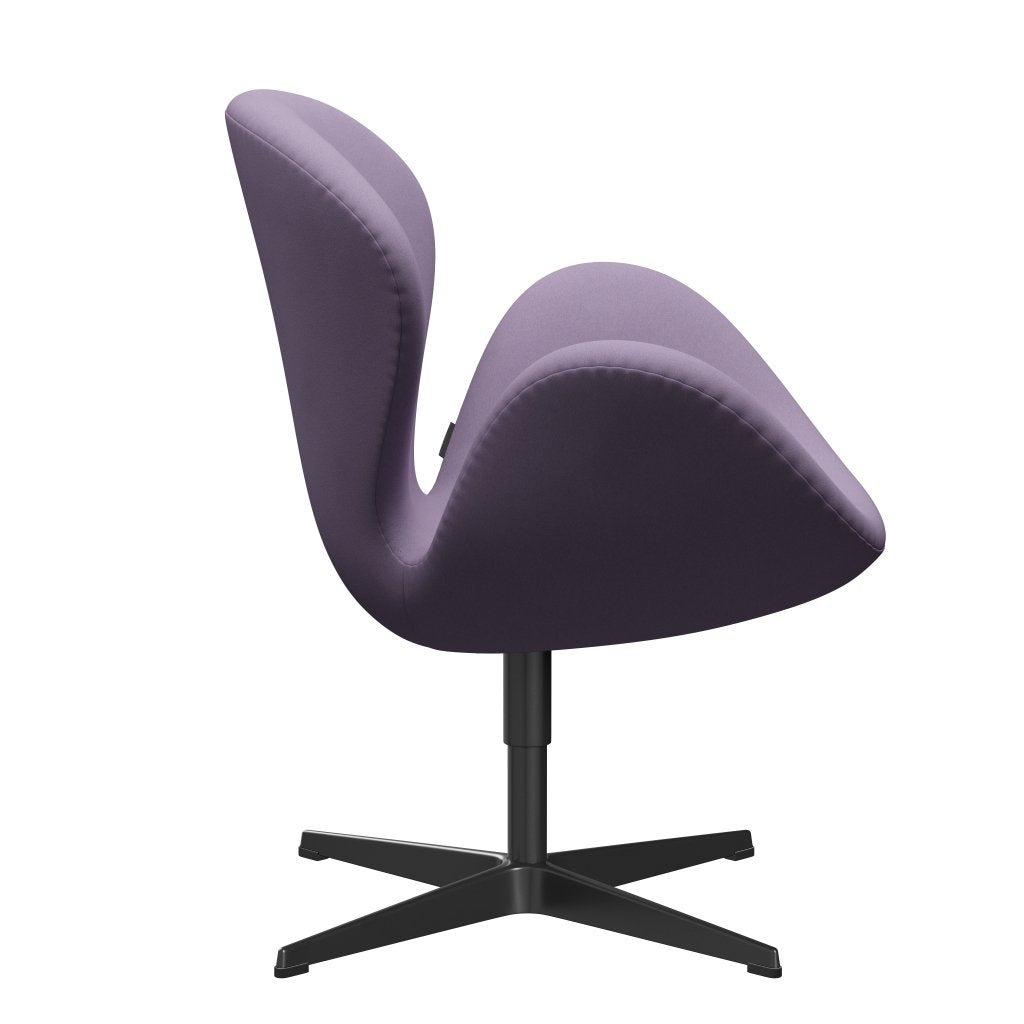 Fritz Hansen Joutsen lounge -tuoli, musta lakattu/mukavuus valkoinen/kevyt violetti