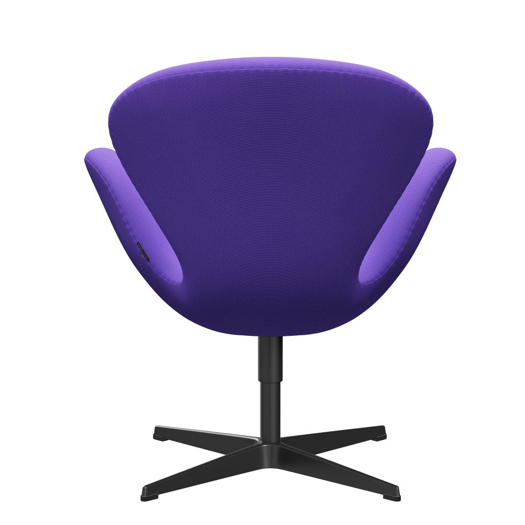 Fritz Hansen Swan Lounge Chair, Black Lacked/Ruhmes violettes Licht