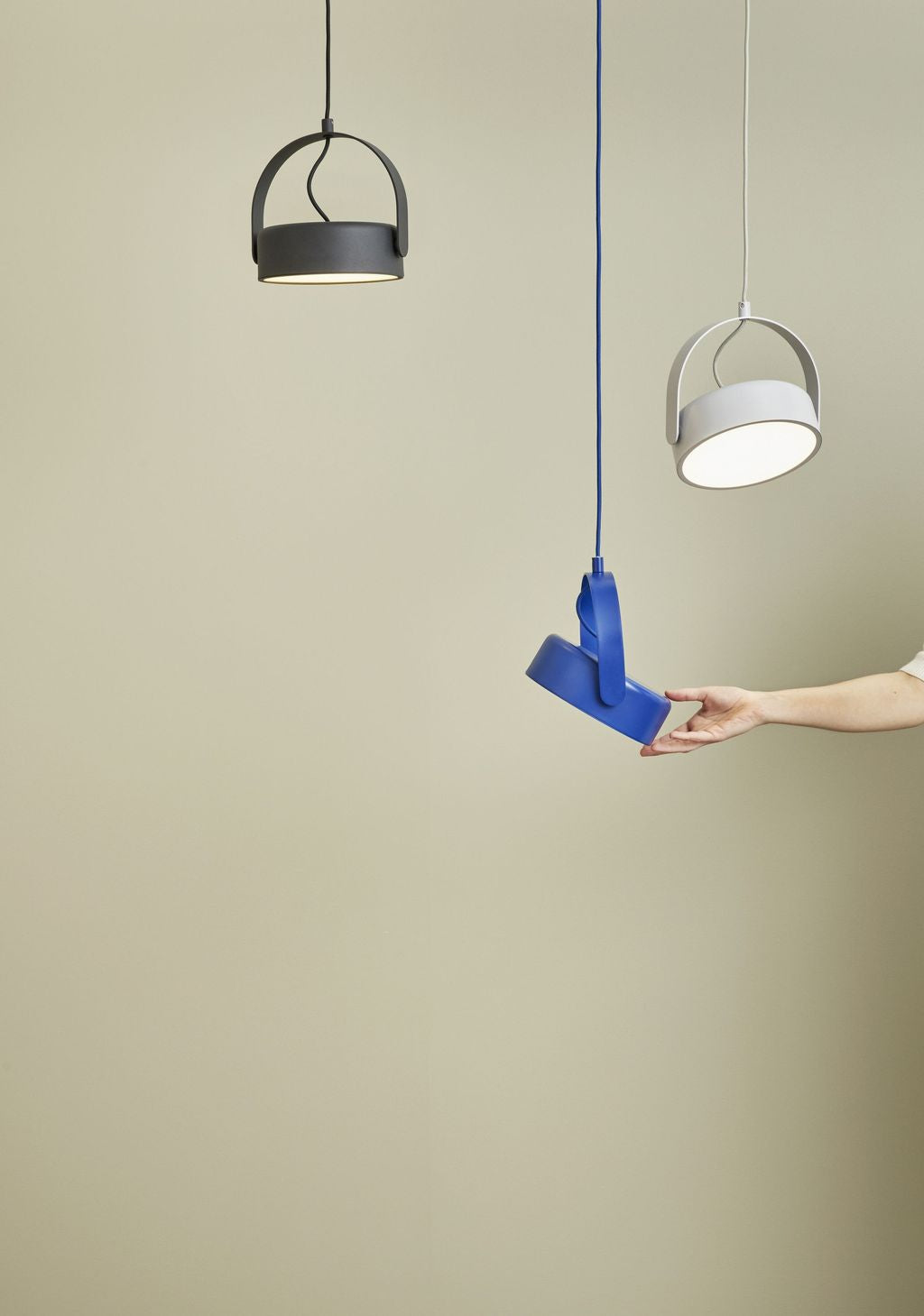 Hübsch Lampe à plafond à LED de scène, gris clair