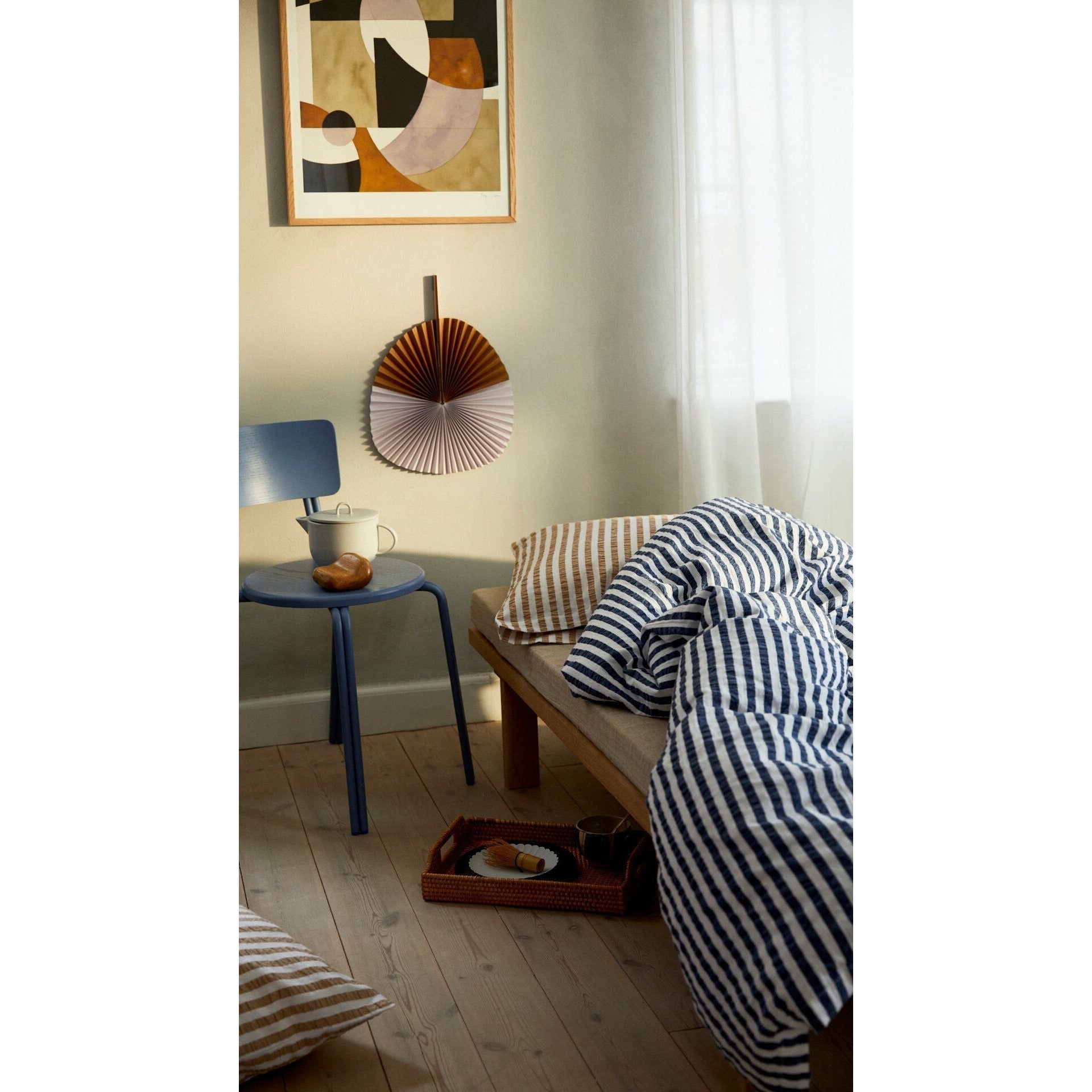 Juna Bæk & Bølge linjer sängkläder 140x200 cm, mörkblå/vit