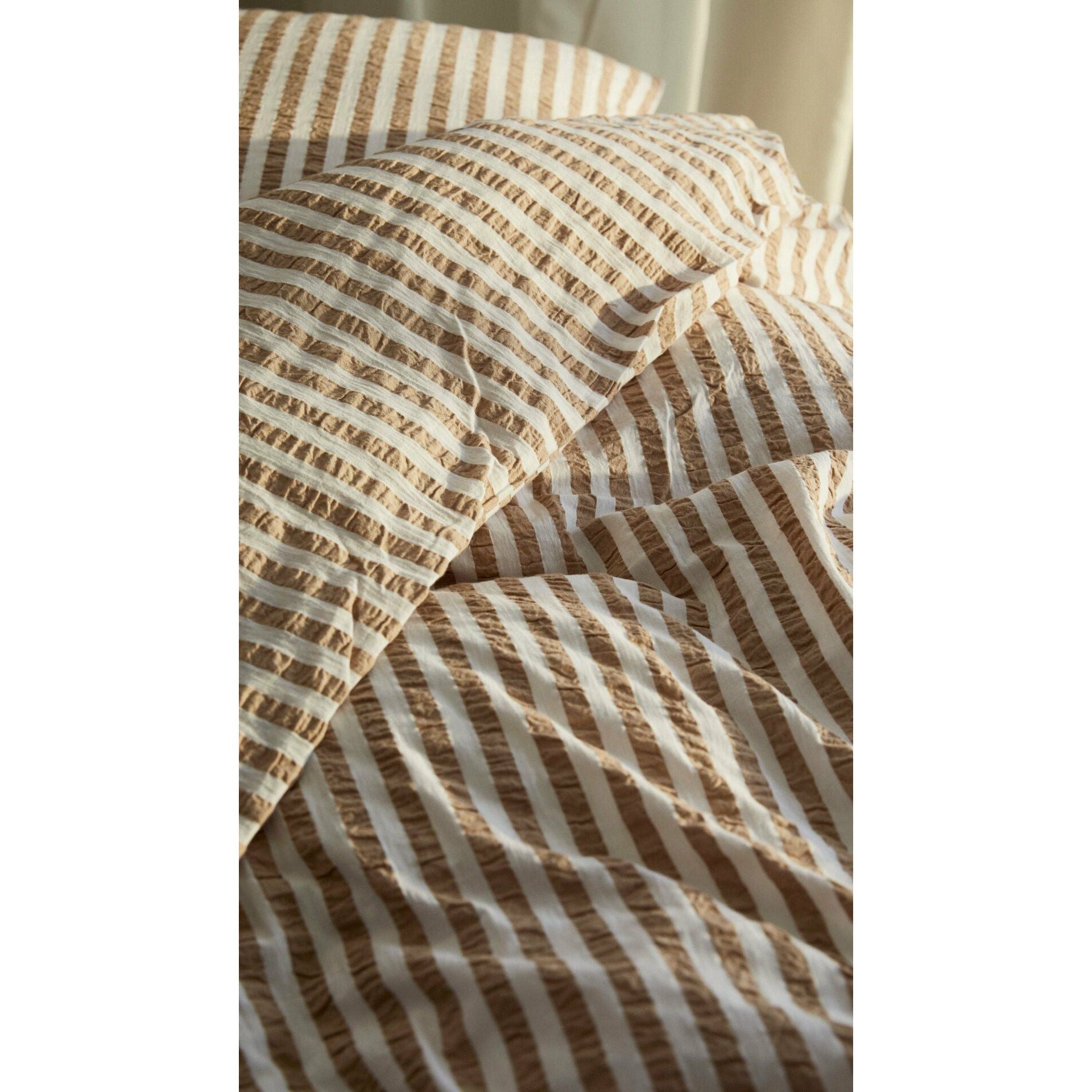Juna Bæk & Bølge Lines Lince da letto 140x220 cm, sabbia/bianco