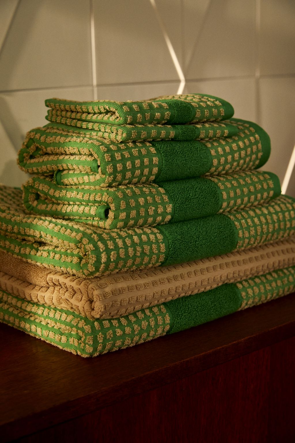 Juna Controleer handdoek 70 x140 cm, groen/beige