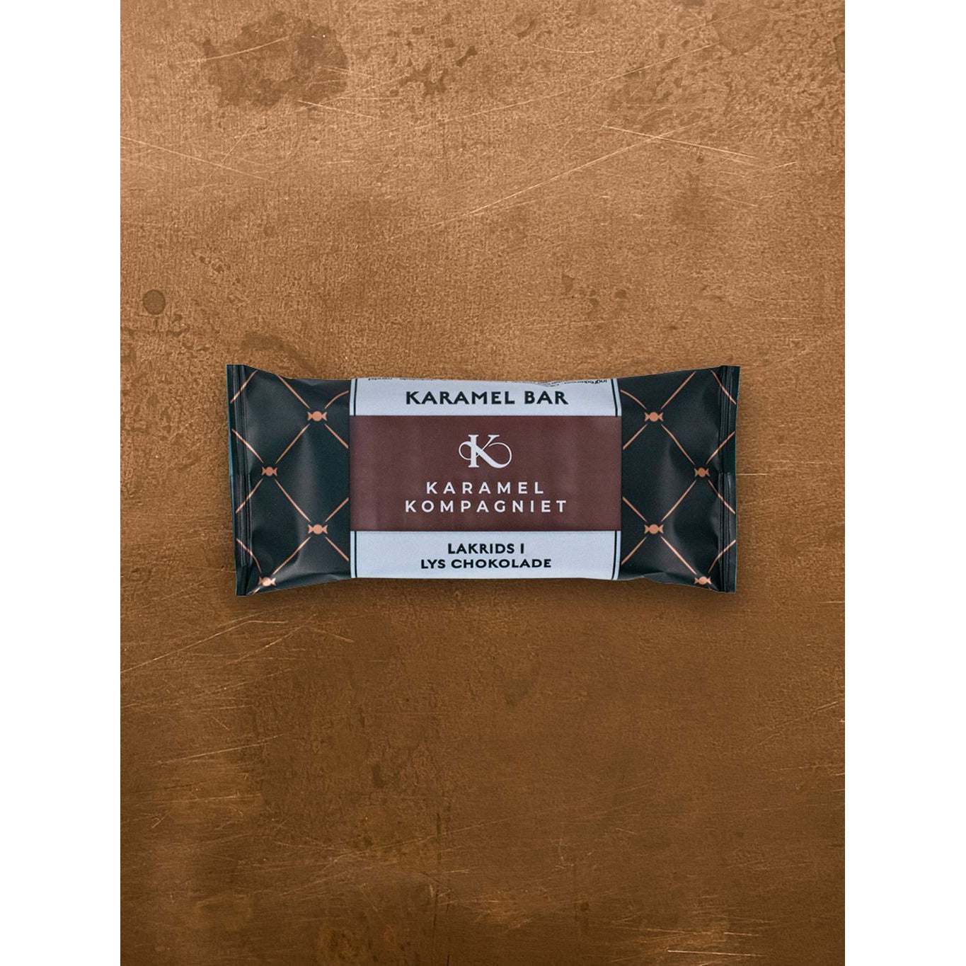 Karamel Kompagniet Karamellstång, lakrits i lätt choklad 50g