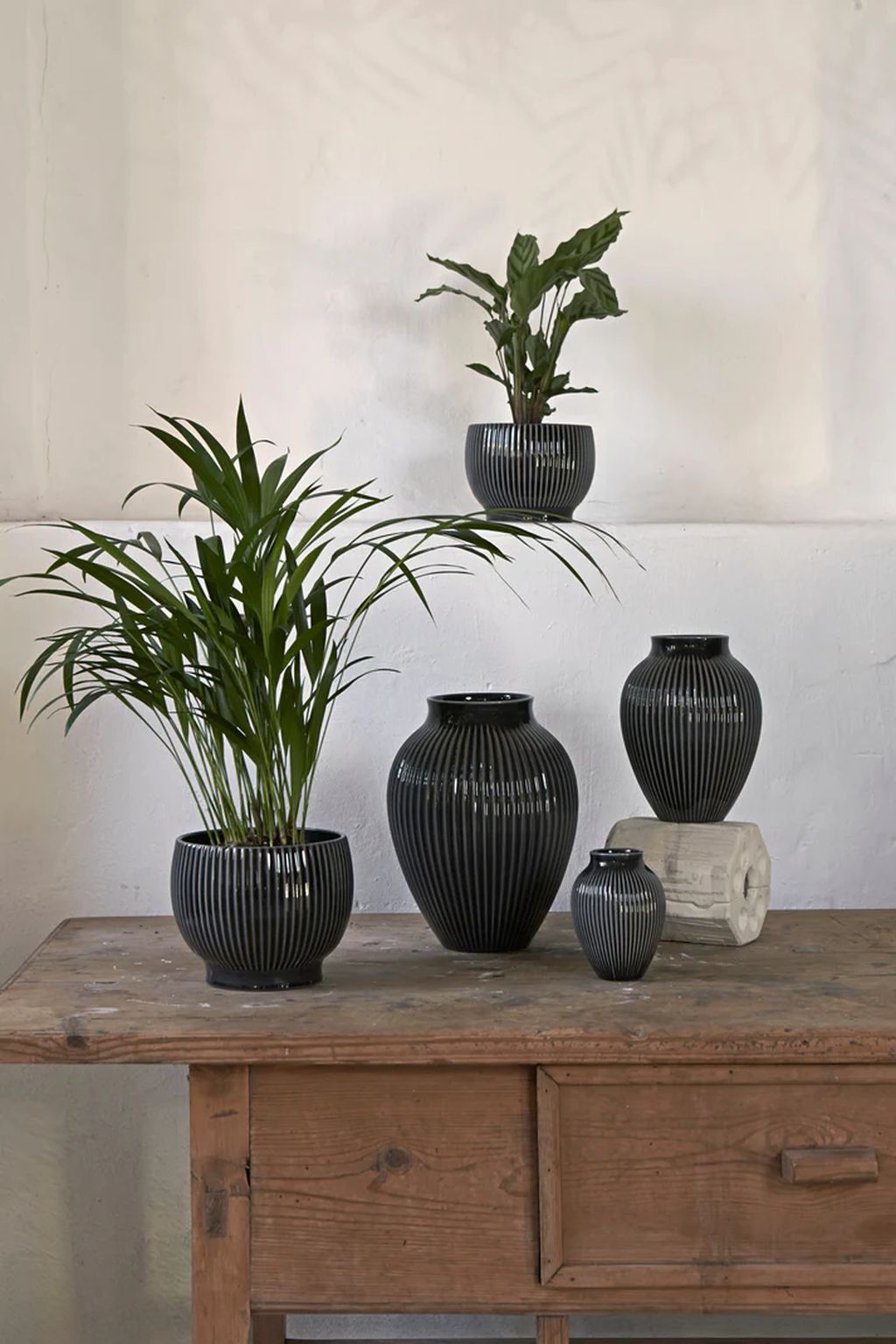 Knabstrup Keramik Flowerpot pyörillä Ø 14,5 cm, musta