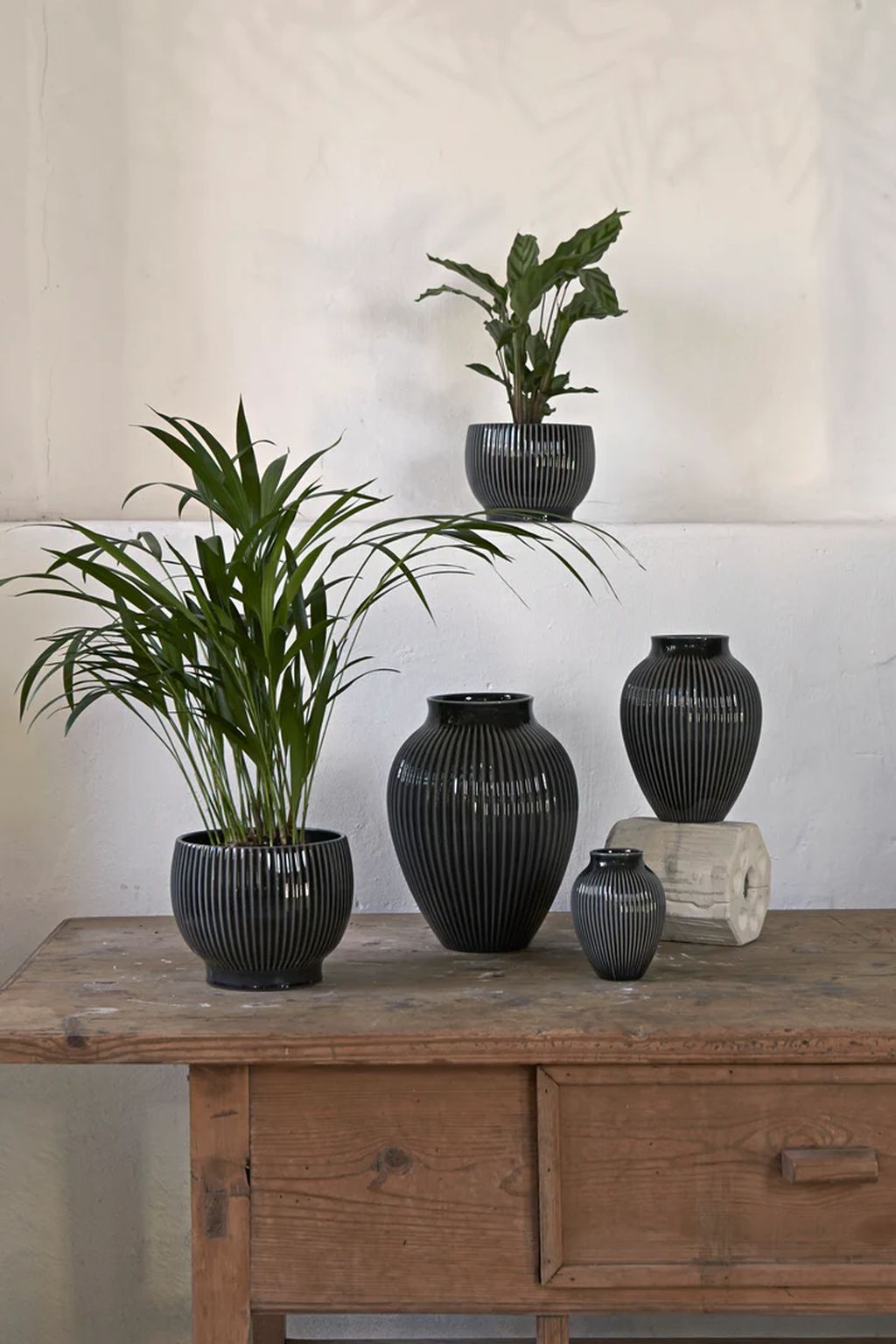 Knabstrup Keramik Flowerpot met wielen Ø 16,5 cm, zwart