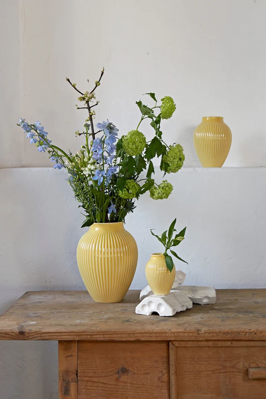Knabstrup keramik vase med spor h 12,5 cm, gul