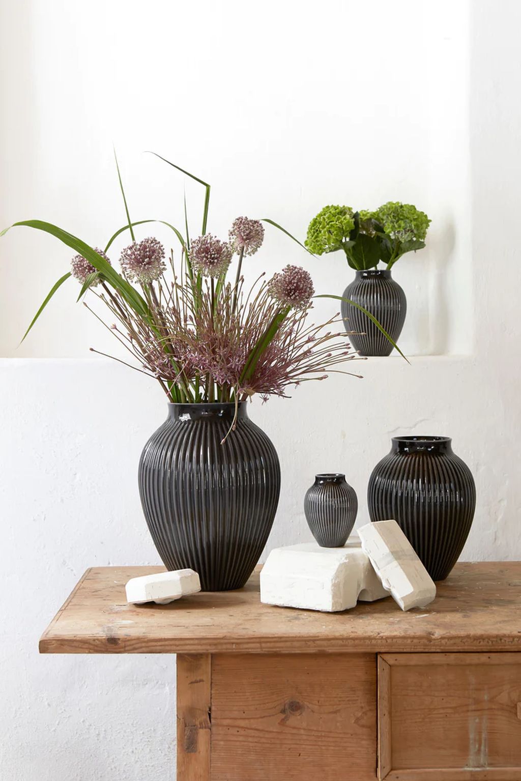 Knabstrup Keramik Vase mit Rillen H 12,5 Cm, Schwarz