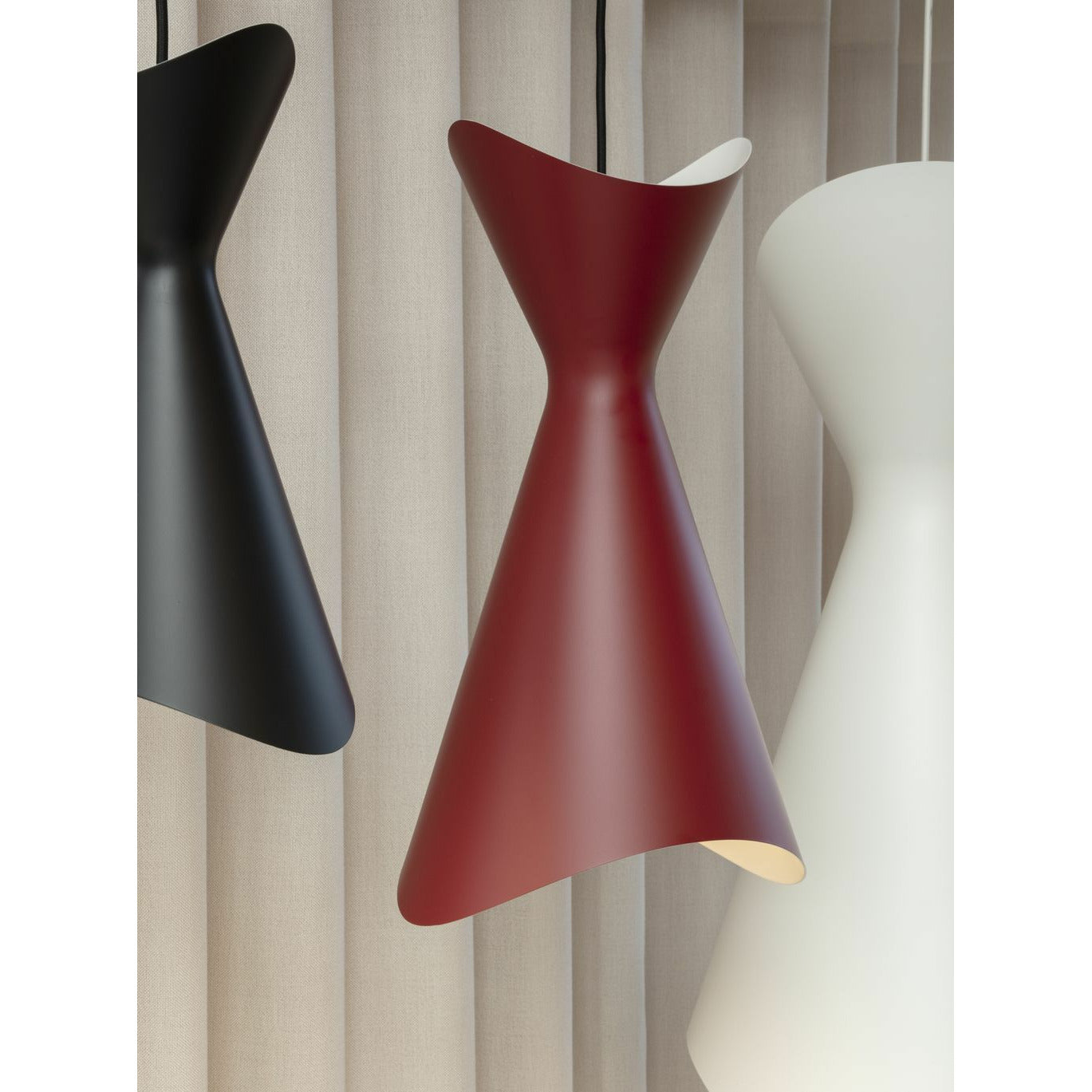 Lyfa Ninotchka hanger 19,5 cm, rood