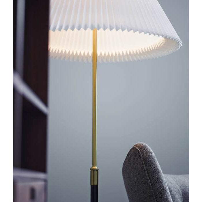 Le Klint Floor Lamp 351, papirskygge