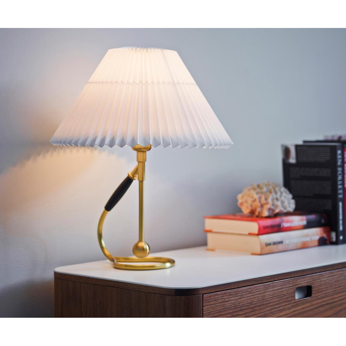 Le Klint Table/Sax Wall Lamp 306 Brass, Paper