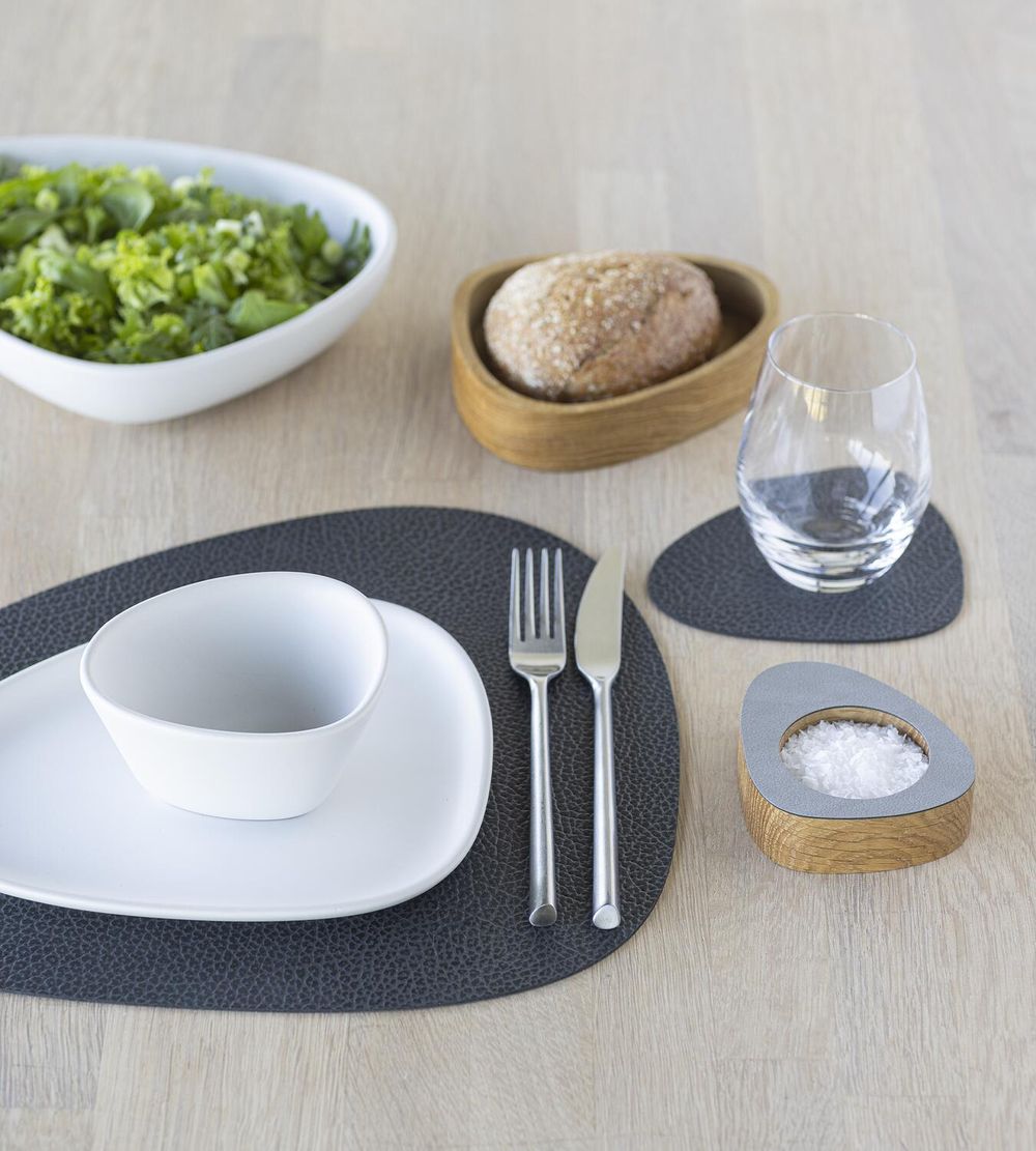 Lind Dna Curve Placemat Hippo Leather M, Black Anthracite