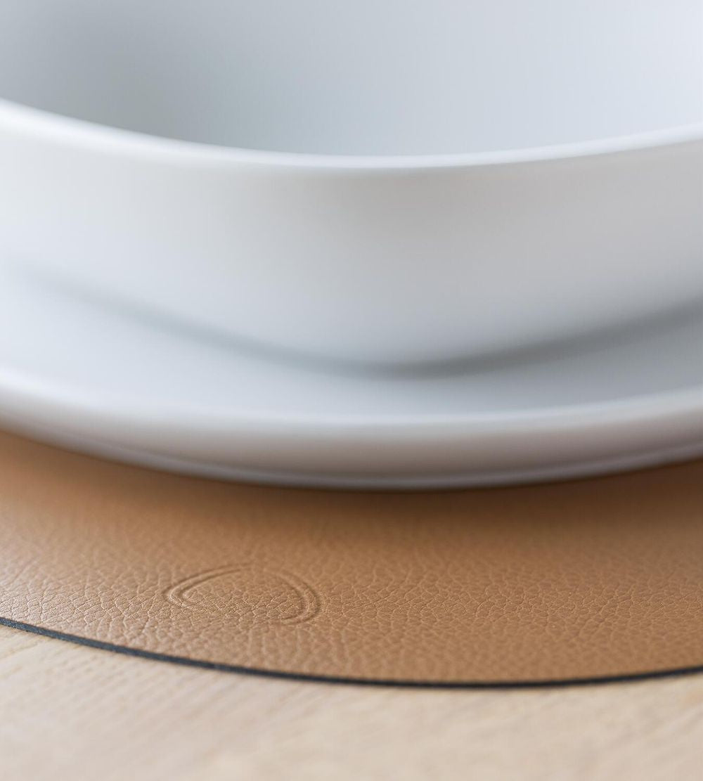 Lind Dna Curve Placemat Serene Leather L, Natural
