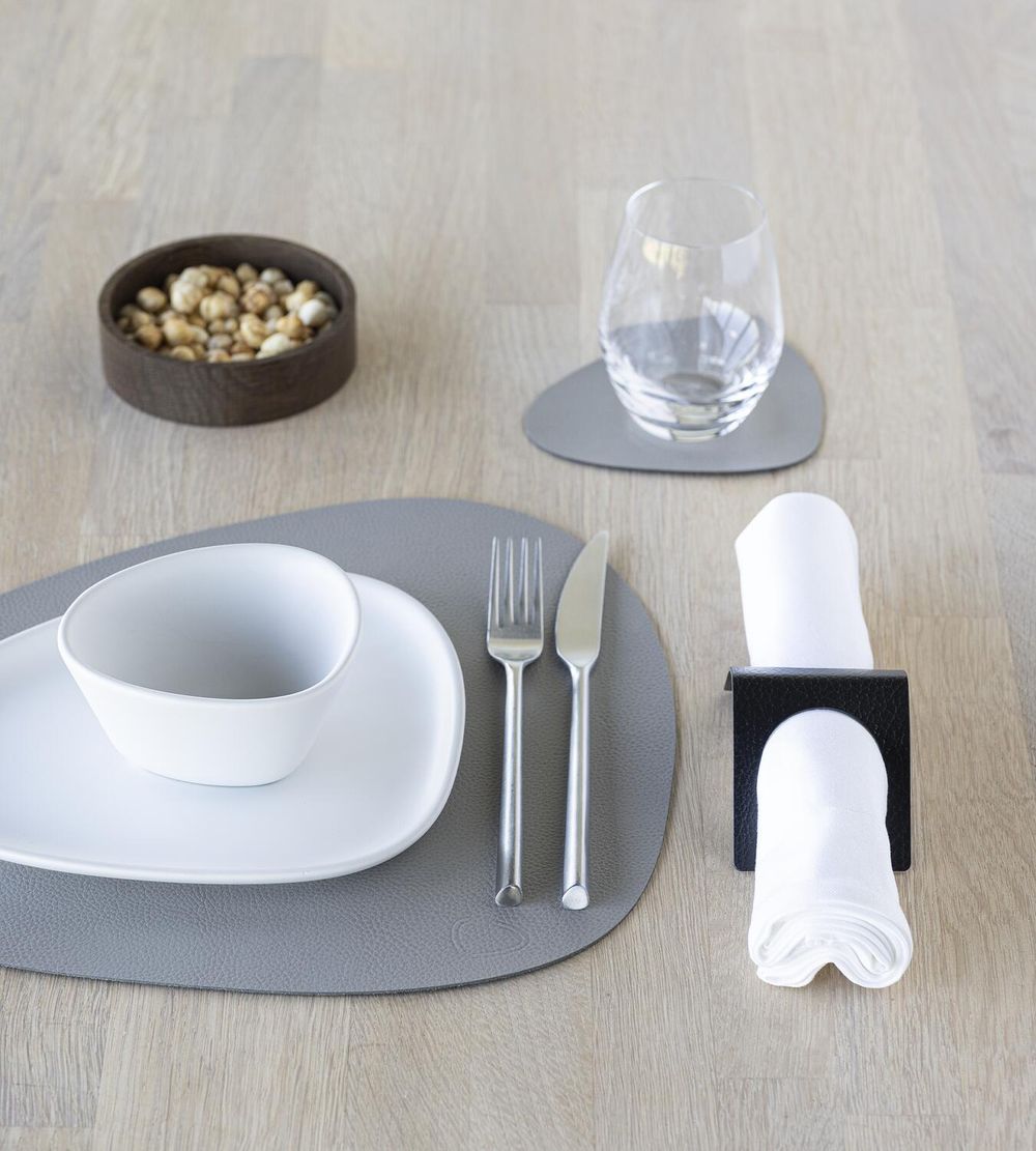 Lind Dna Curve Placemat Serene Leather M, Ash Gray