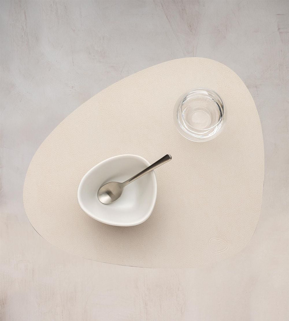 Lind Dna Curve Placemat Serene Leather M, Cream
