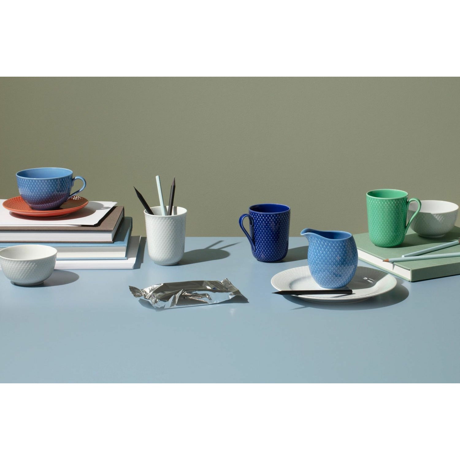 Lyngby Porcelæn Tasse de thé de couleur Rhombe avec soucoupe, bleu / terre cuite