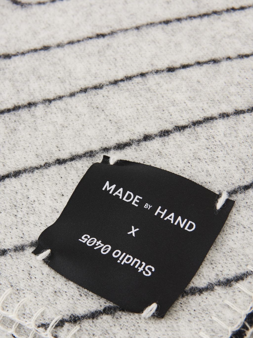 Made by Hand Pinstripe tæppe, sort