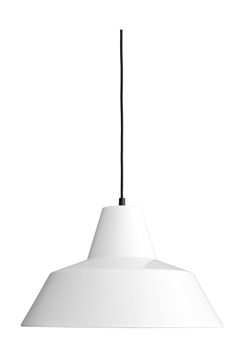 Laget av Hand Workshop Suspension Lamp W4, White